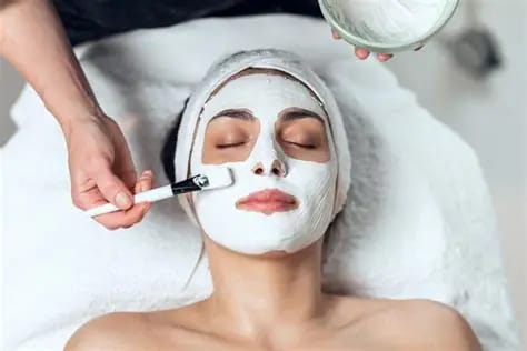 Hydrating Glow Facial image